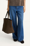 Yacht bag coffee suede stylein model image front