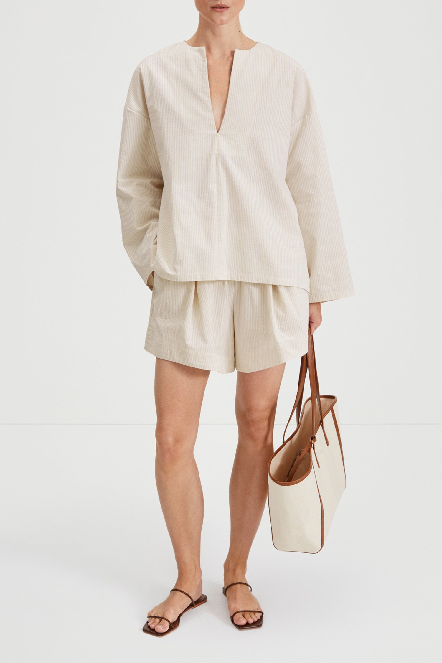 Mojo shorts flared seersucker beige stripe stylein front image