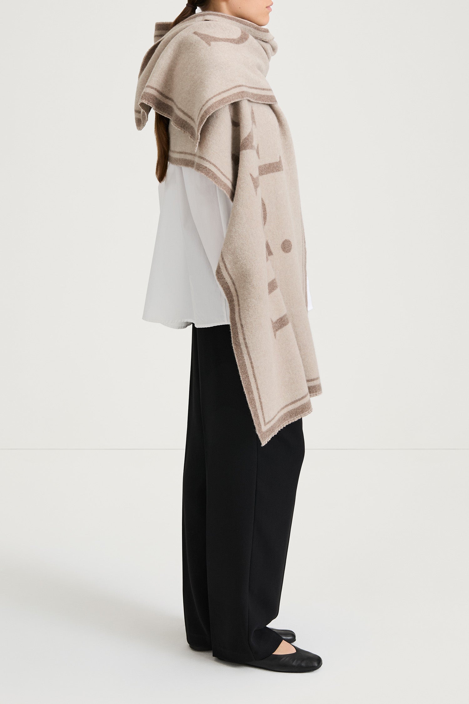 beige wide logo scarf thalia stylein side