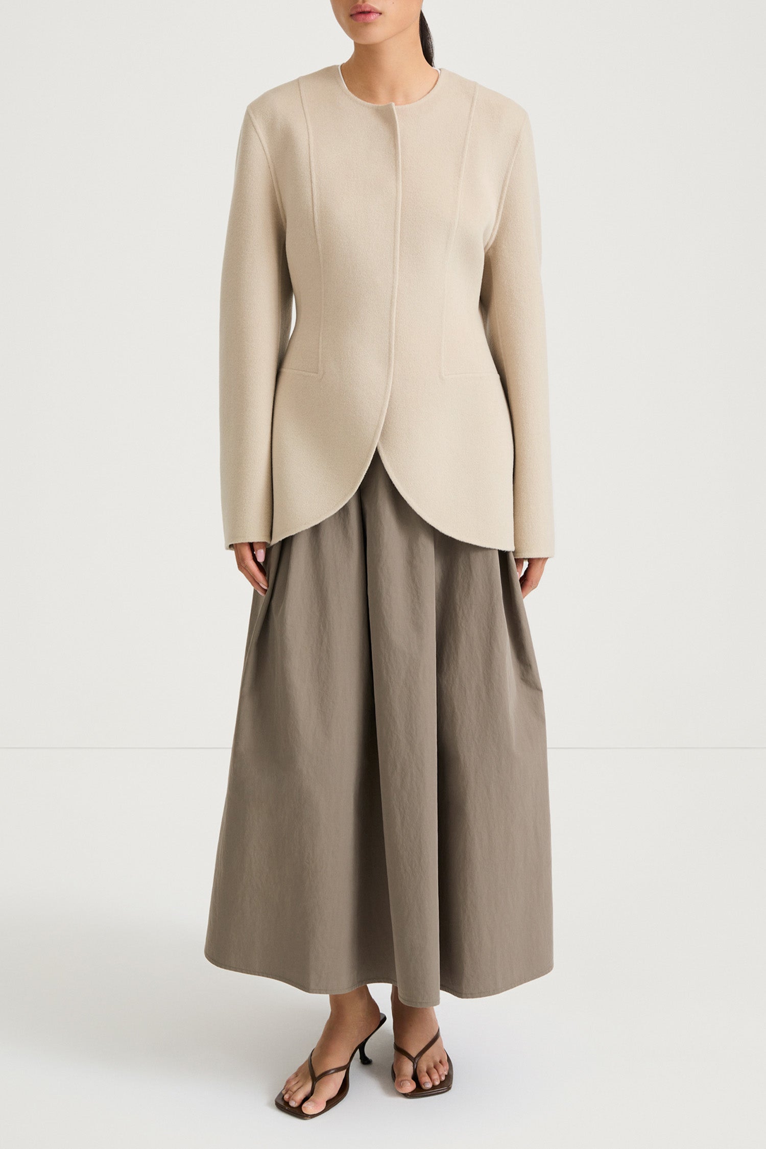 Beige wool jacket cinched waist stylein tyra front model image
