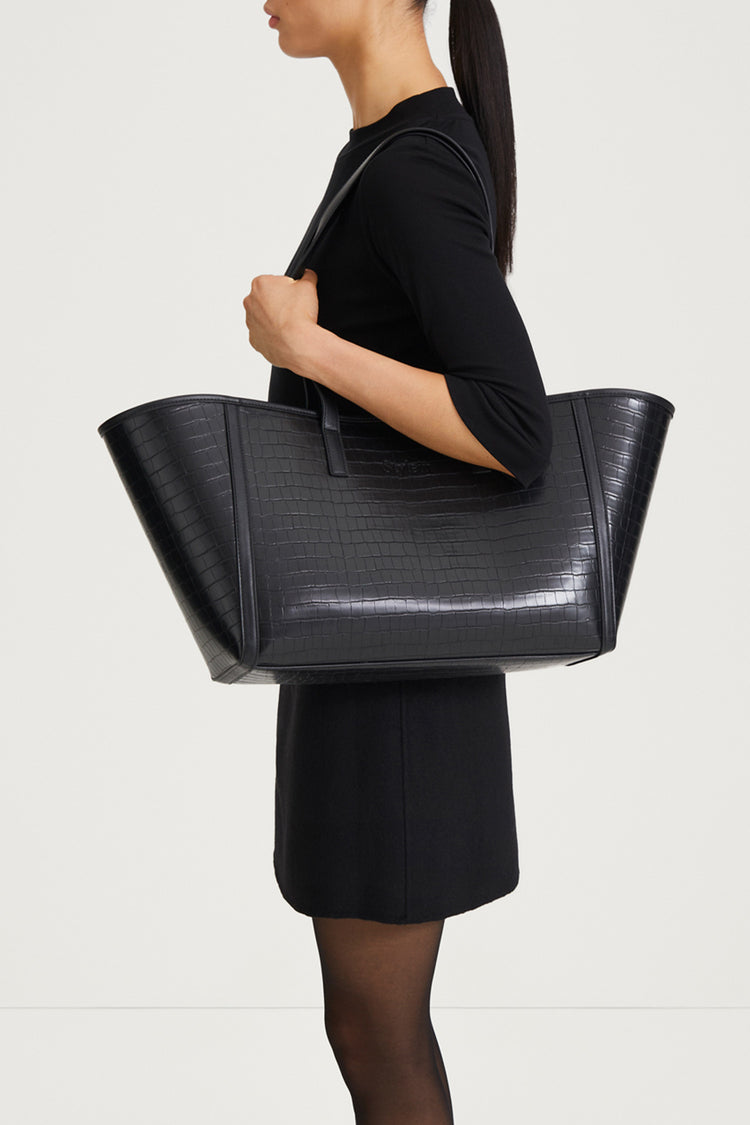 black croc embossed faux leather tote bag stylein yendi model image