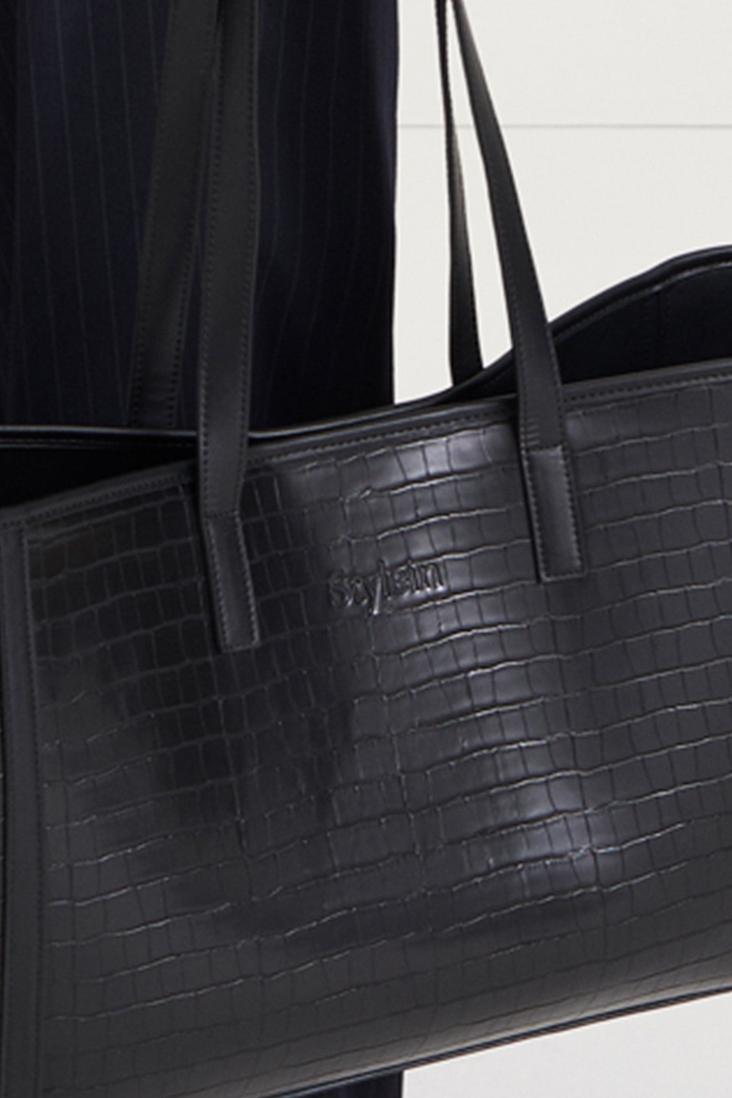 black croc embossed faux leather tote bag stylein yendi detail