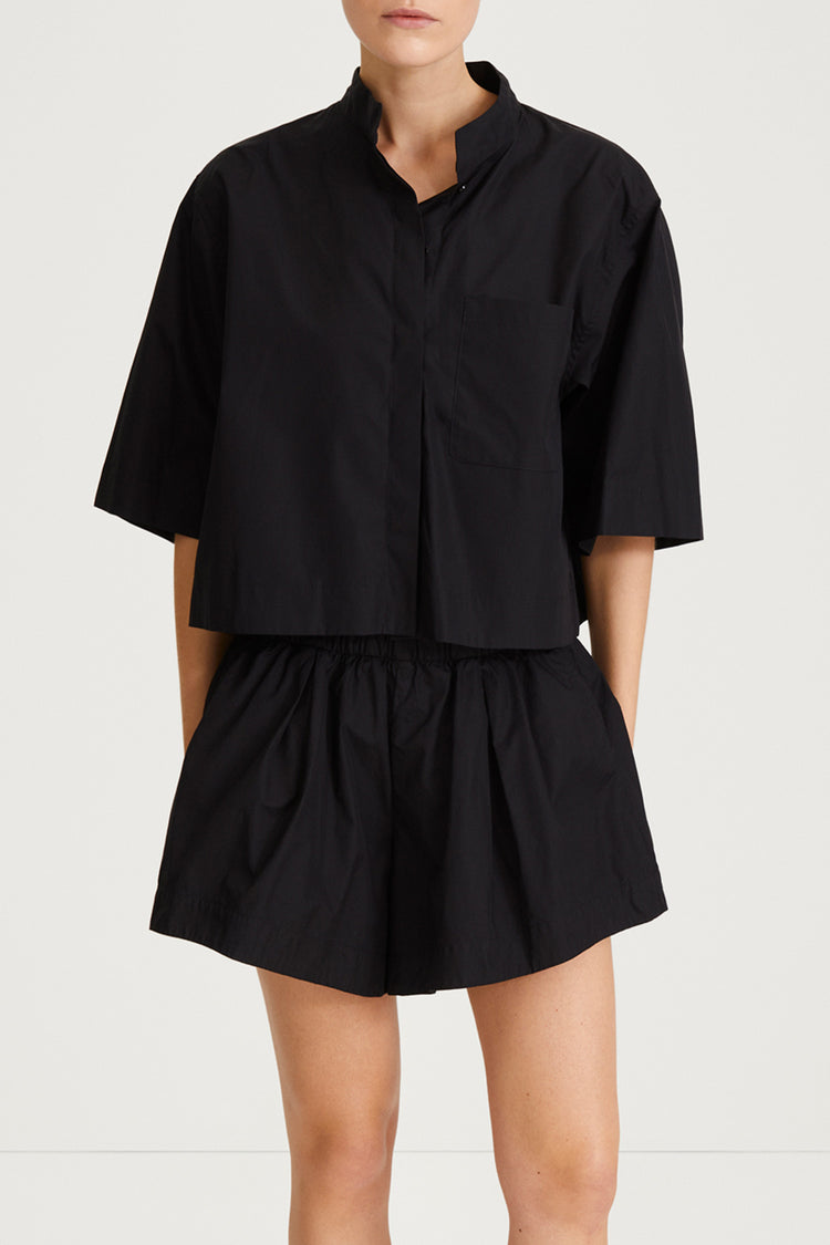 Jenessa shirt loose cropped stand collar black stylein front image