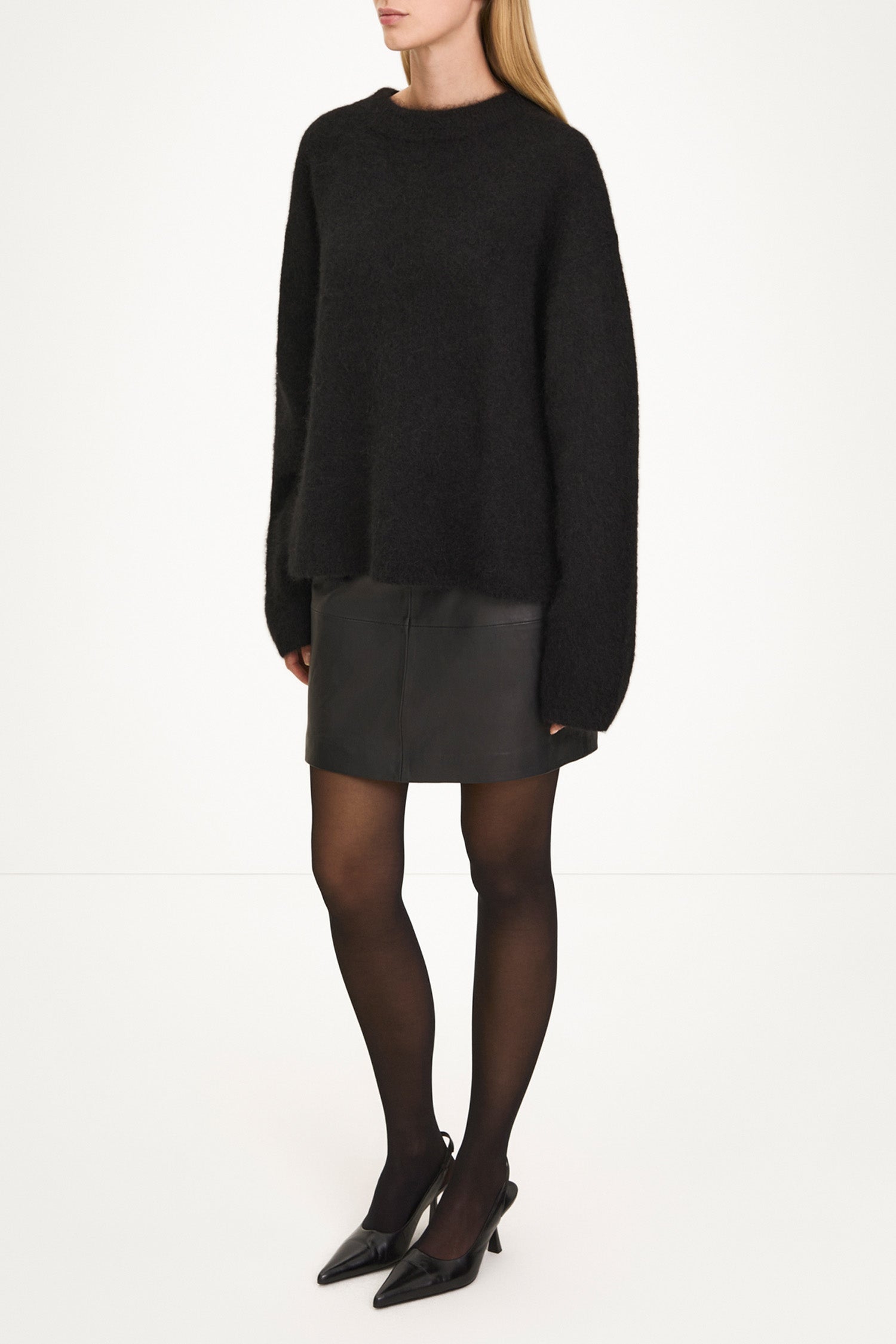 black leather mini skirt stylein vomo side