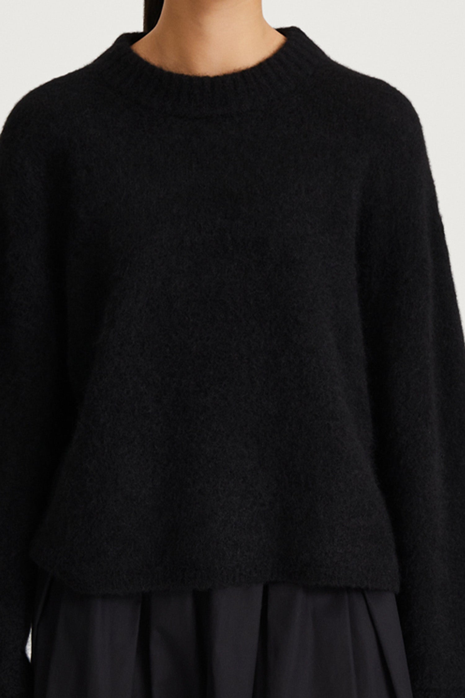 black knitted mohair sweater stylein niclas detail image

