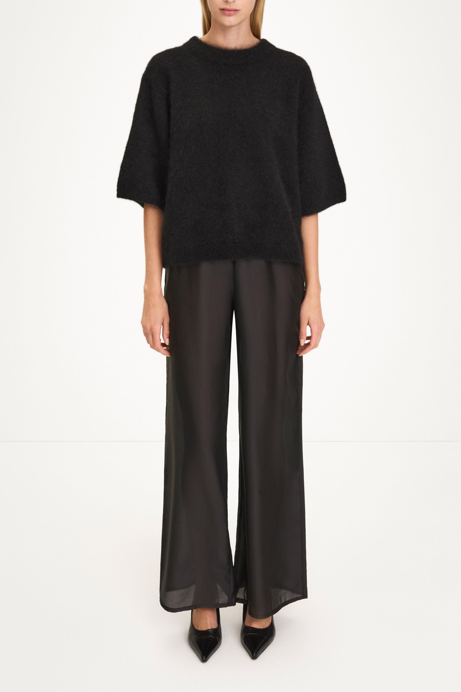black short sleeve knit mohair stylein nemy model image
