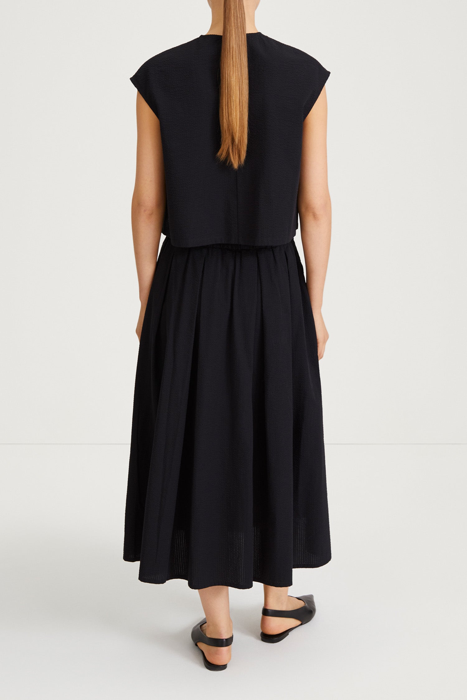 Jayla top cropped boxy short sleeved seersucker black stylein back image