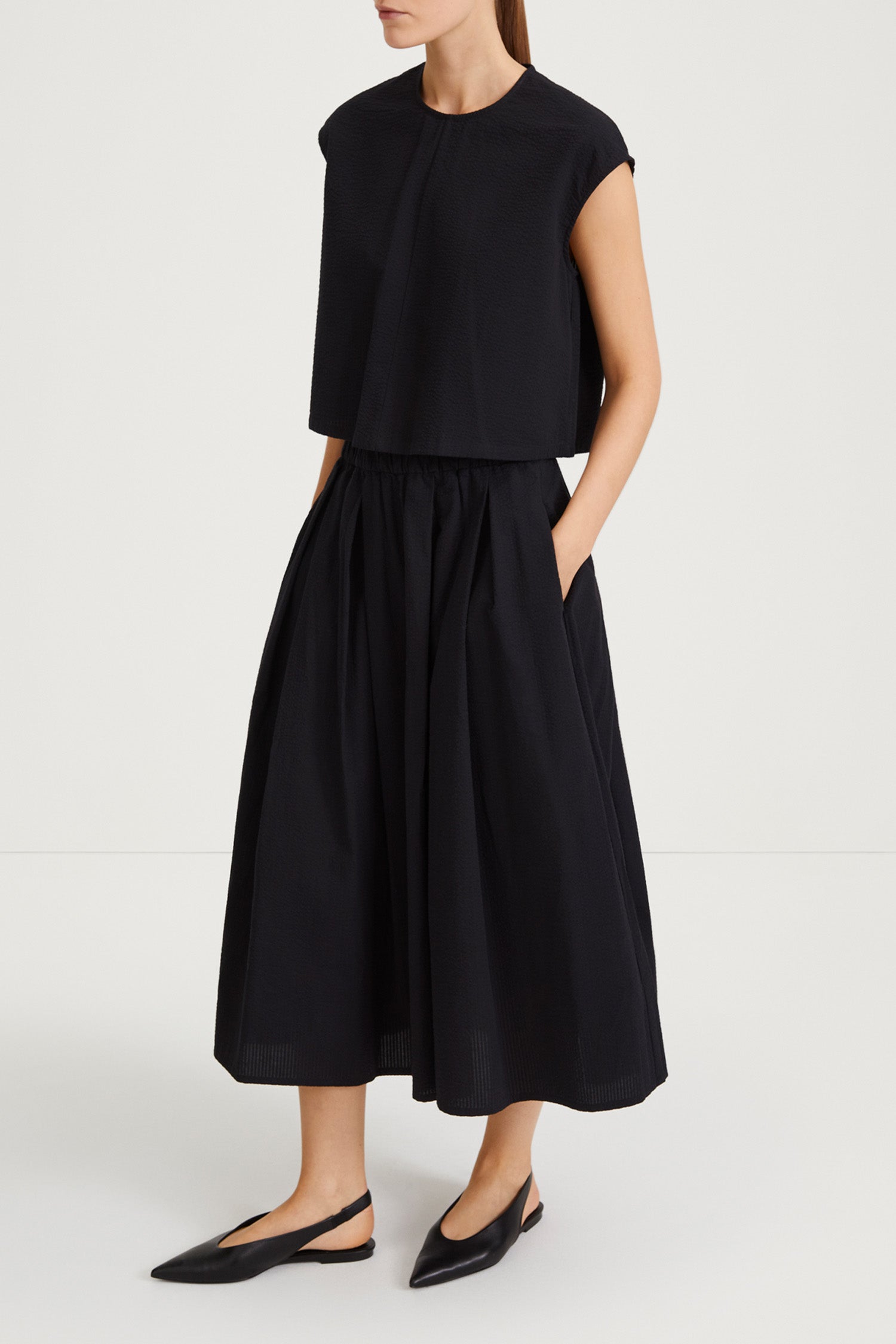 Jayla top cropped boxy short sleeved seersucker black stylein side image
