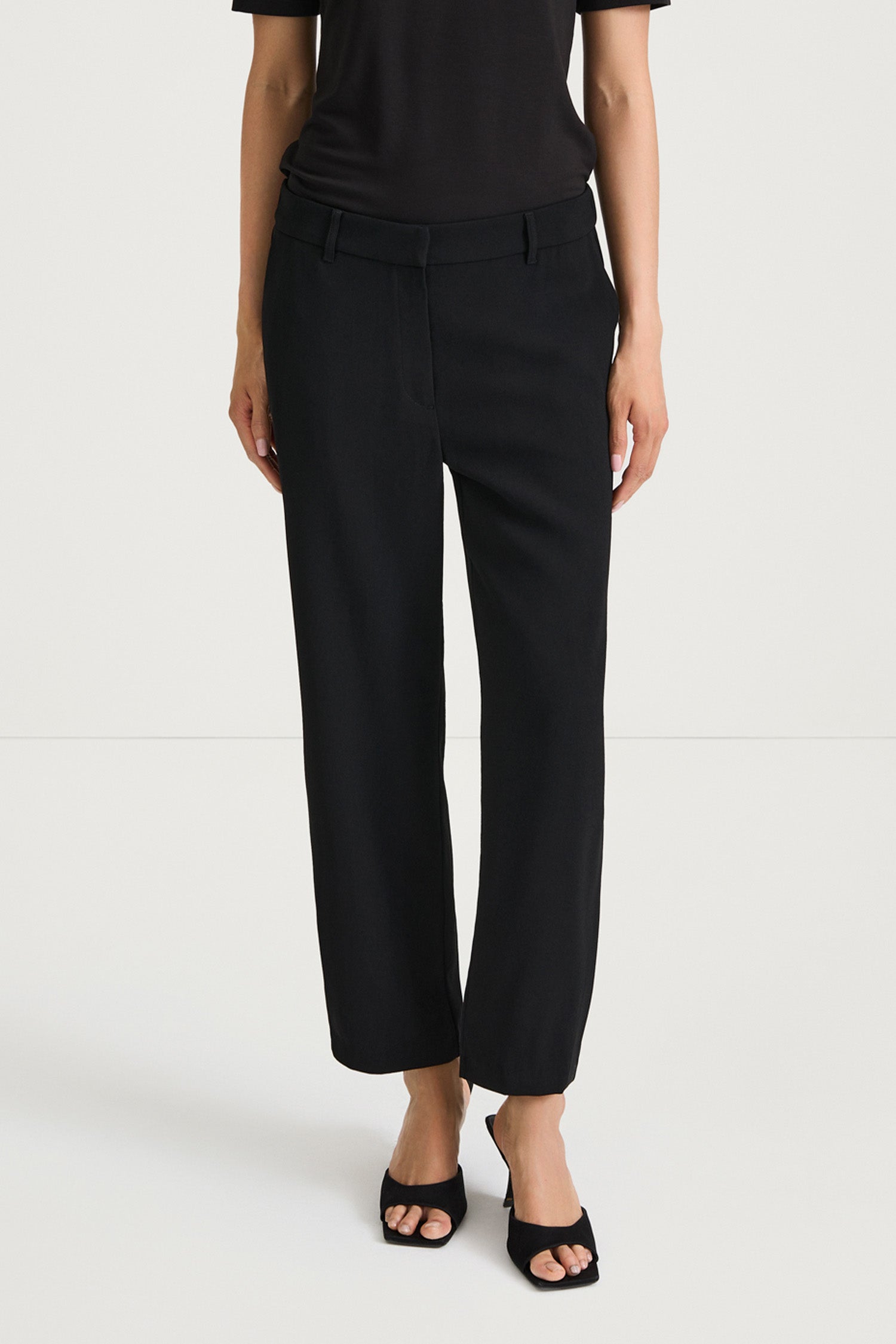 Black suit trousers bergio stylein front close up model image