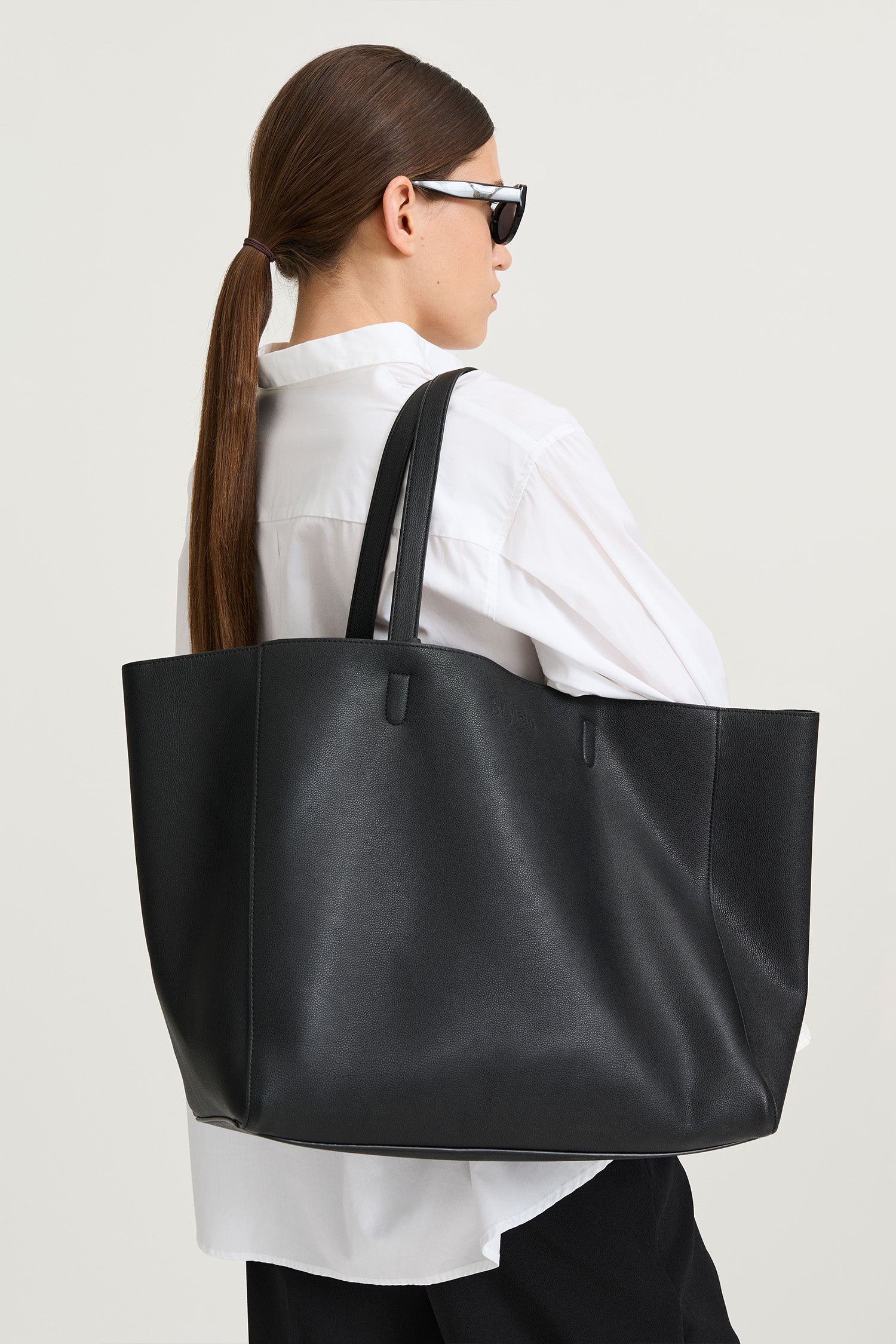 black tote-bag stylein yacht faux leather structured