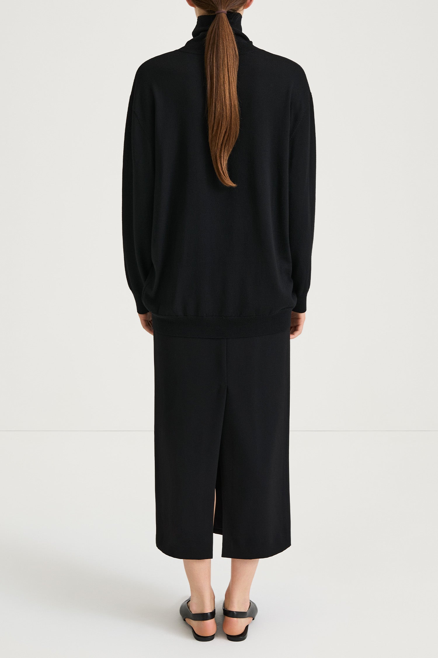 black turtle neck sweater stylein harleen back