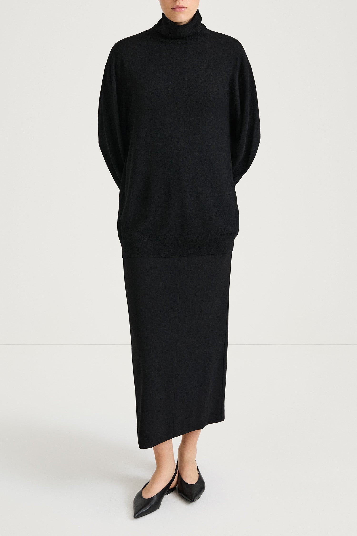 black turtle neck sweater stylein harleen front