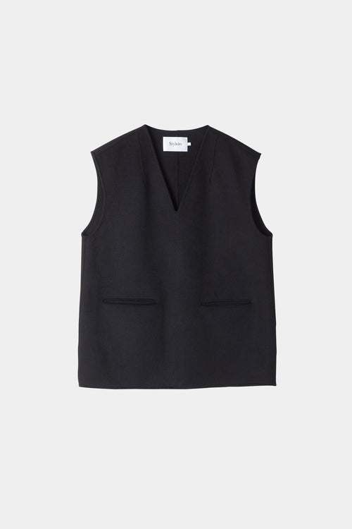 black vest wool stylein tatum model image