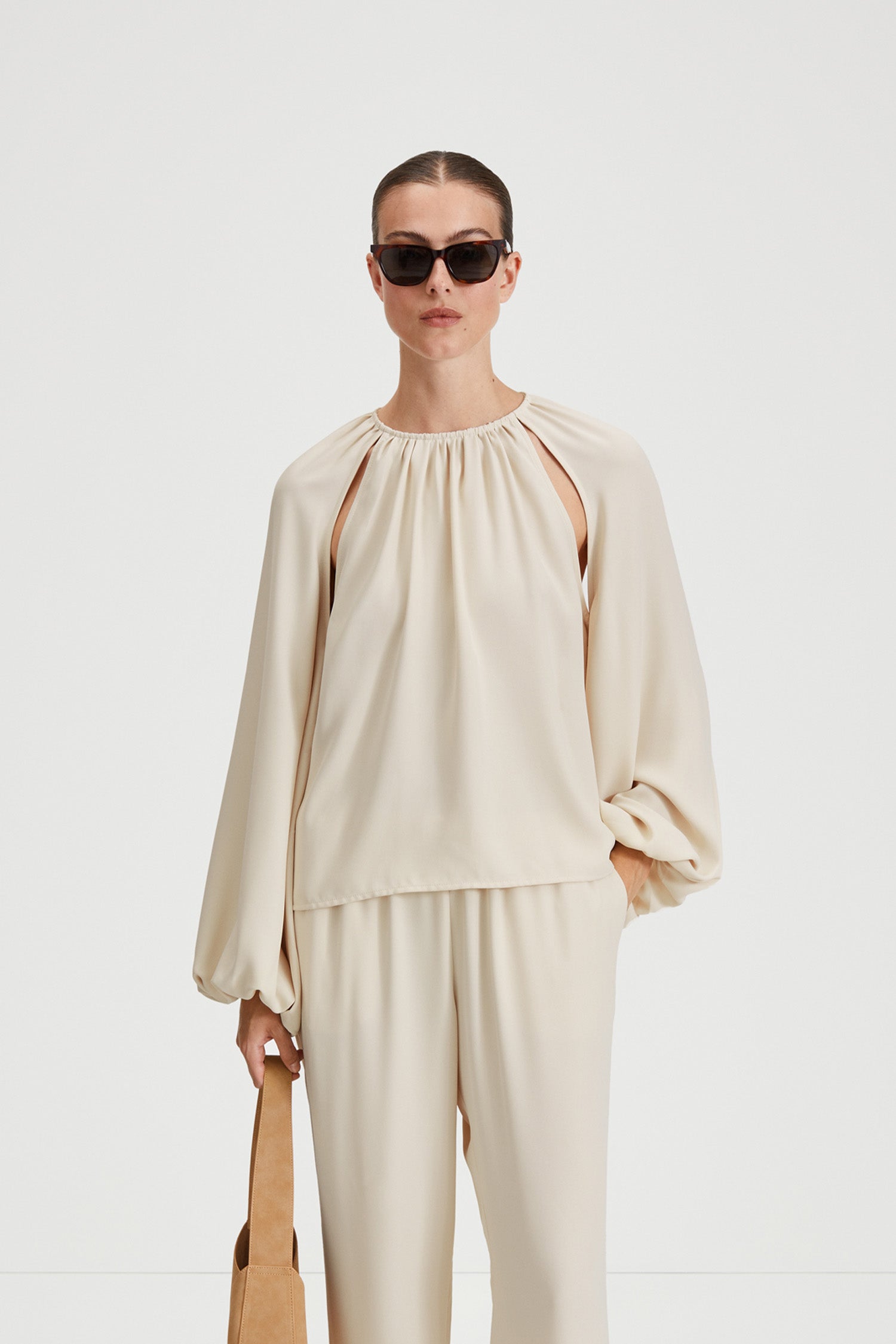 Maggiore blouse cream cut out longsleeve stylein front image
