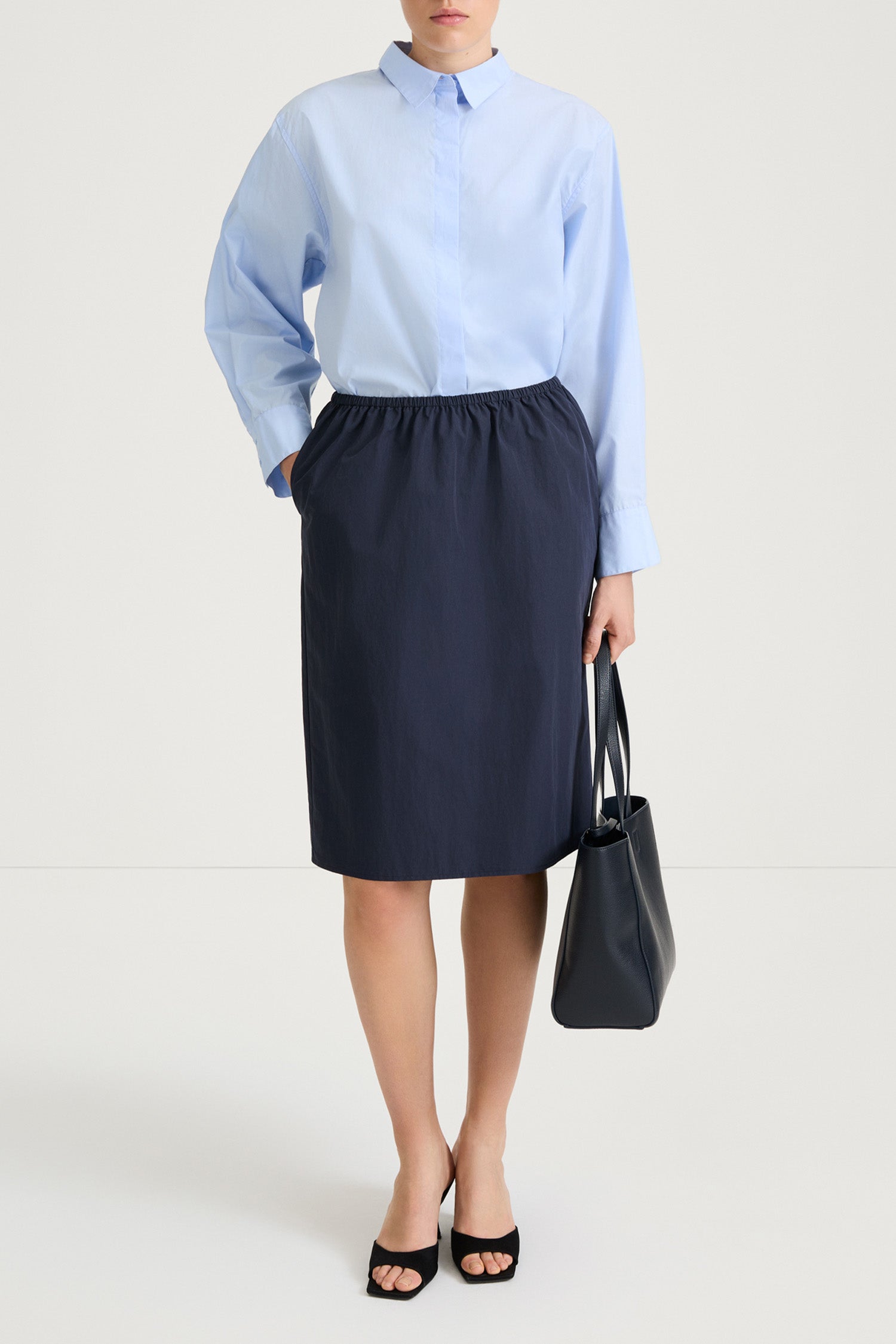 Janis shirt light blue stylein front model image