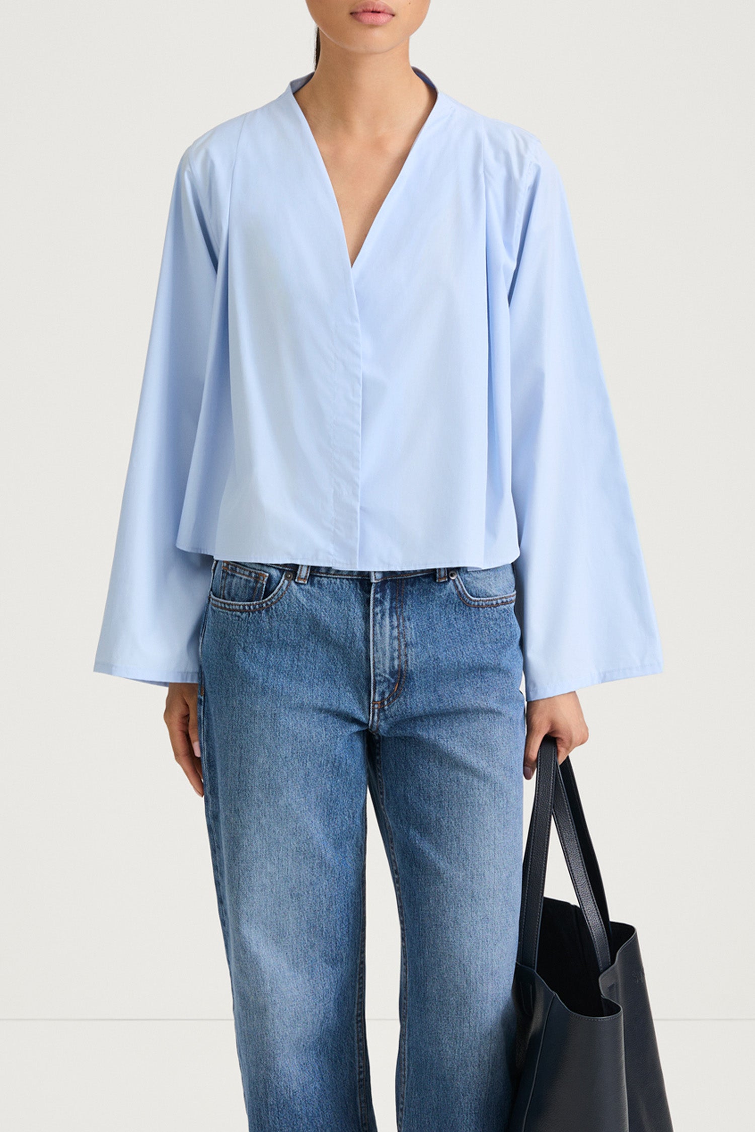 Light blue v-neck shirt stylein jaylene front  close up model image