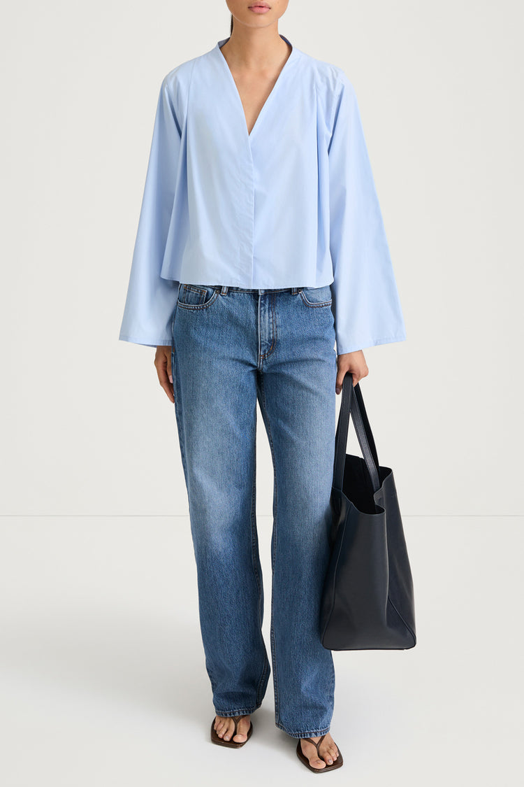 Light blue v-neck shirt stylein jaylene front model image