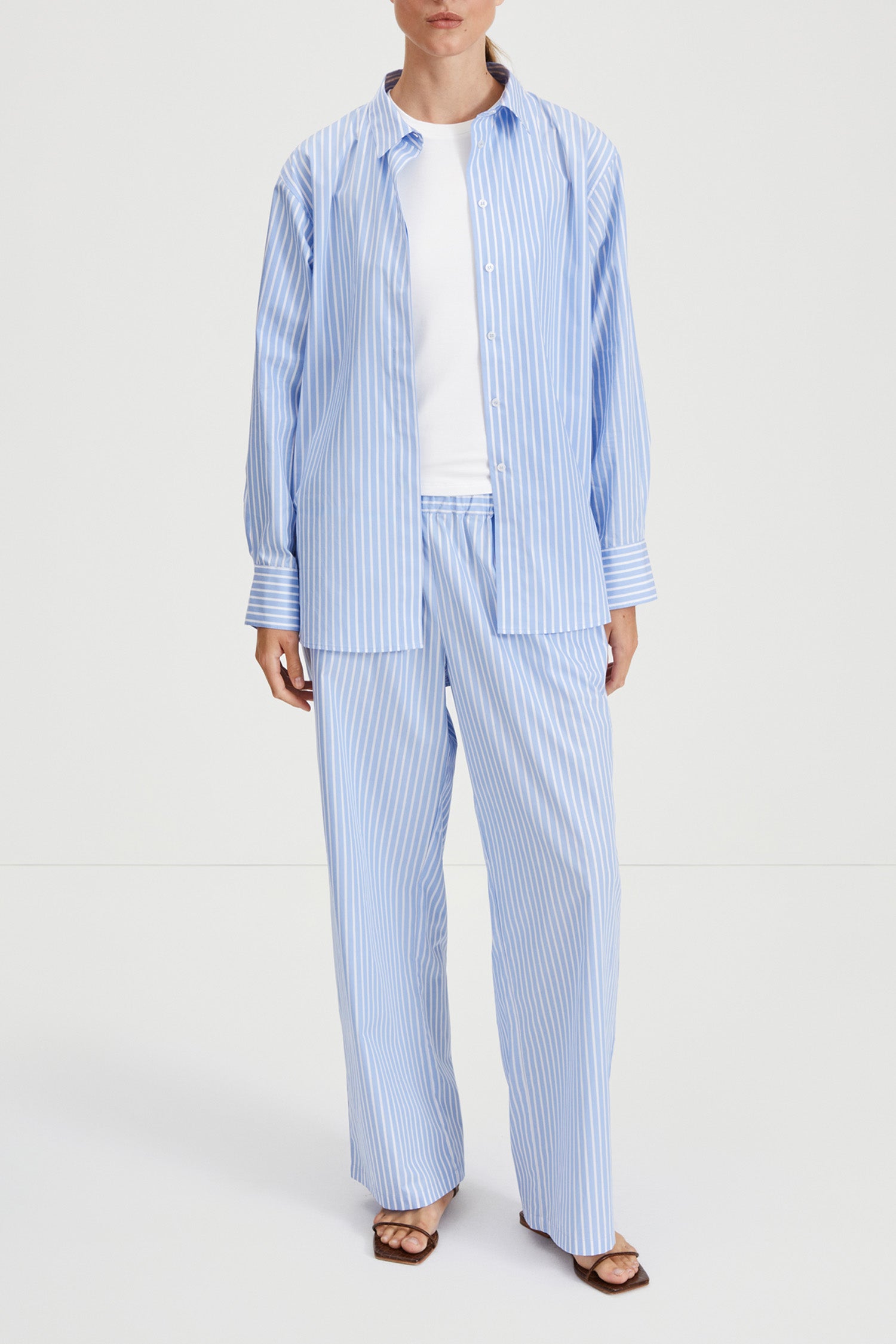 Jessie trousers wide relaxed blue white stripe stylein front image