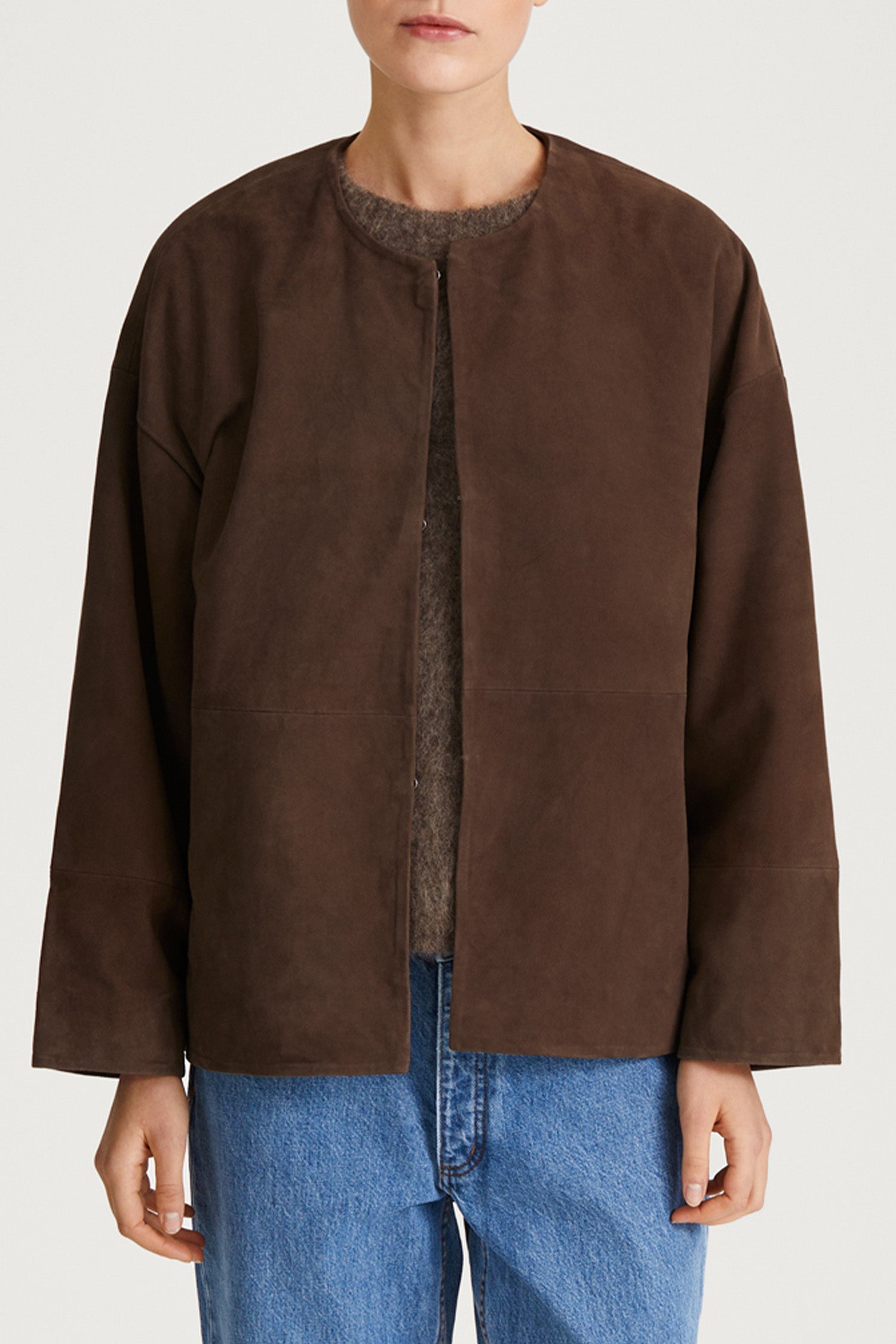 brown suede jacket stylein vana close up