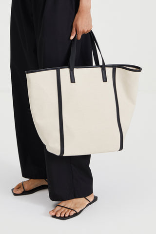 Yilan tote bag black canvas stylein front image