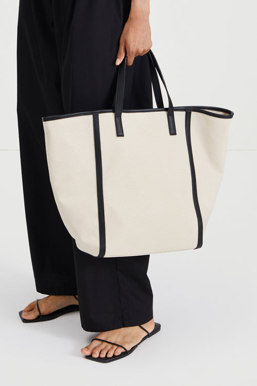 Yilan tote bag black canvas stylein front image