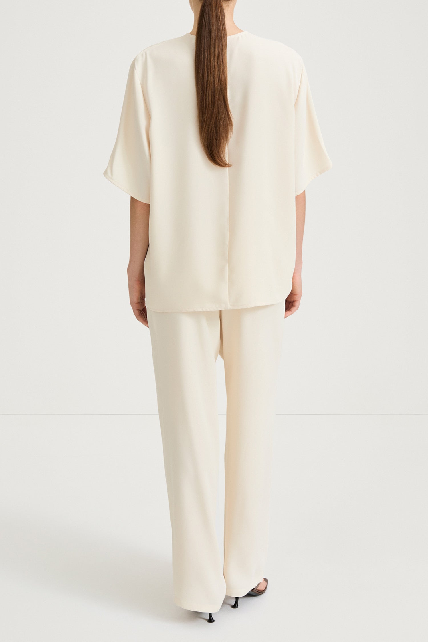 cream t-shirt top stylein martano back model image