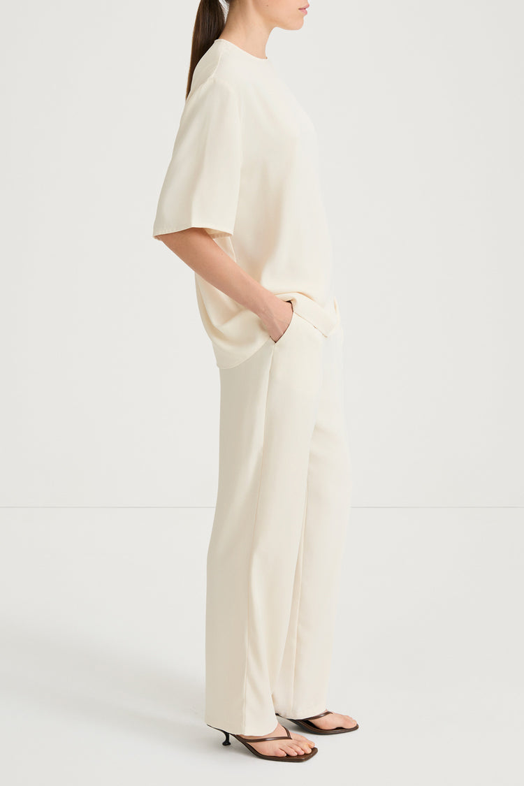 cream t-shirt top stylein martano side model image