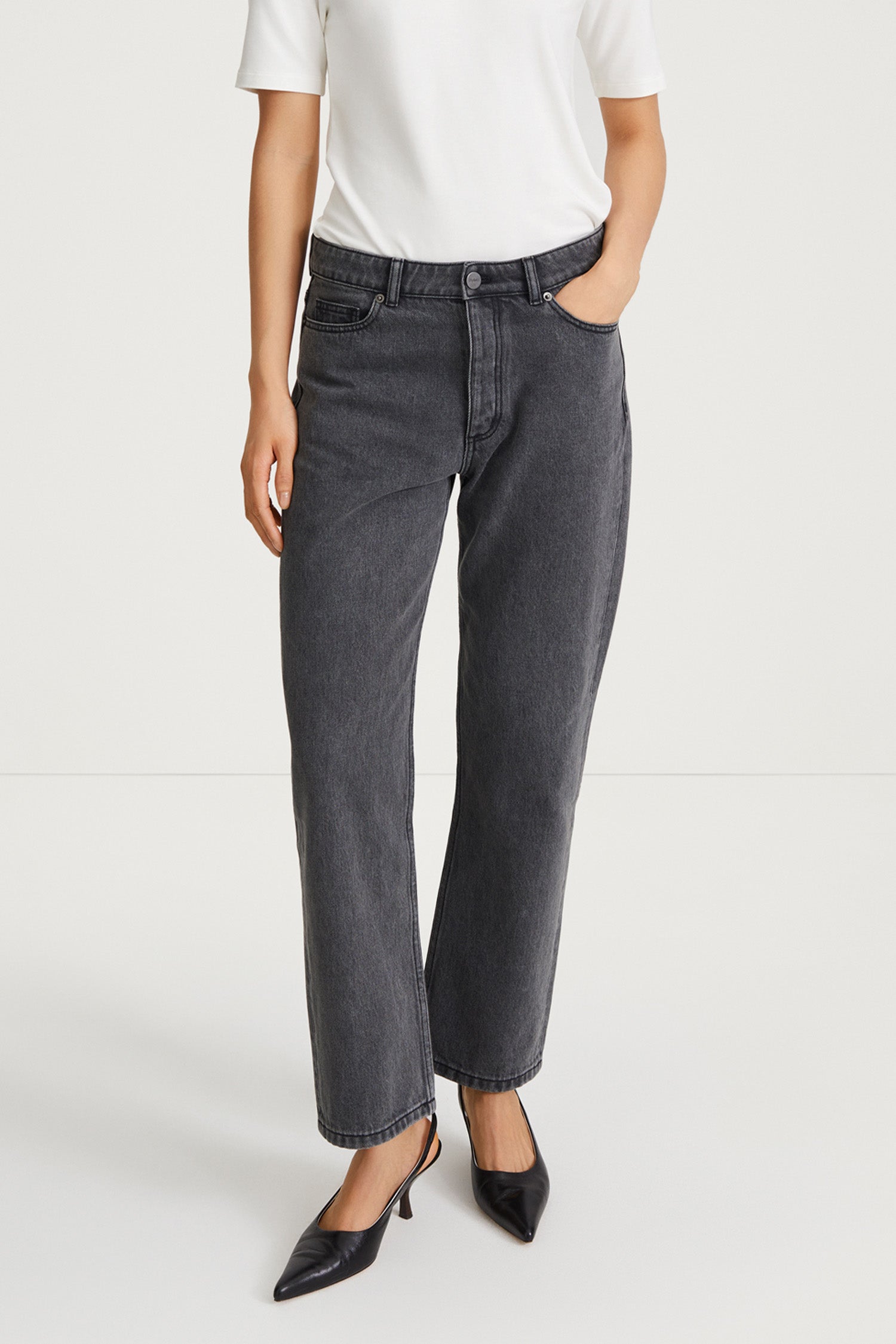 Ken original cropped straight fit denim mid waist mid grey stylein front image