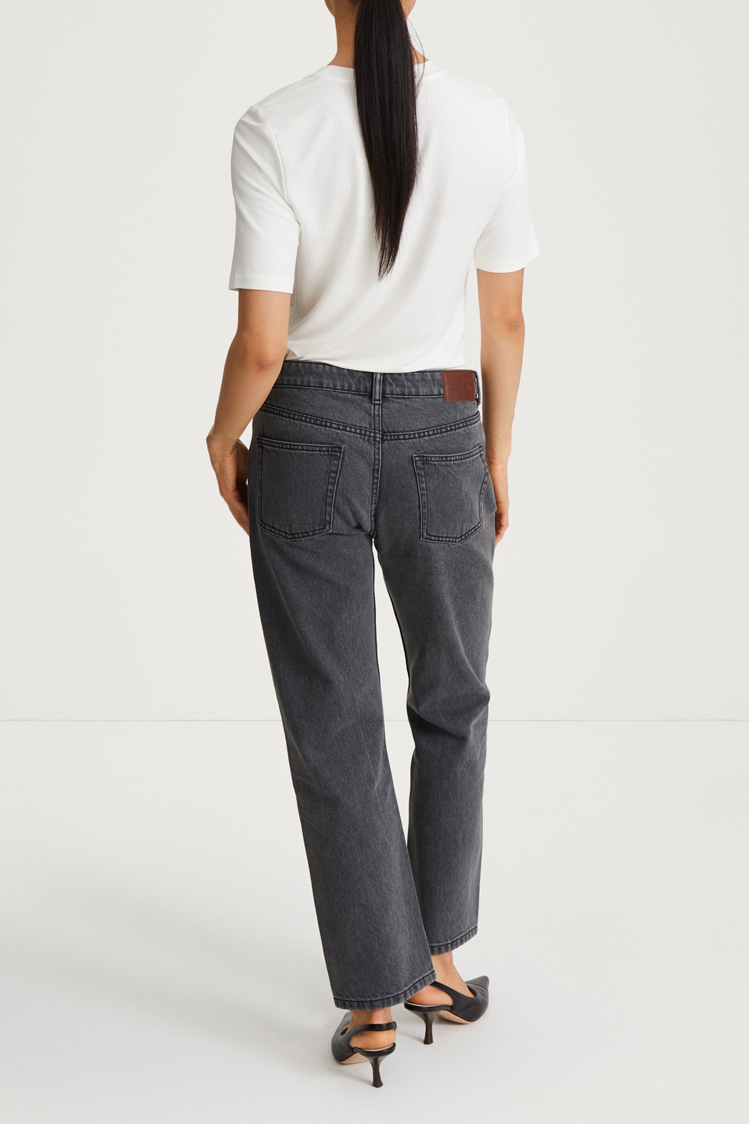 Ken original cropped straight fit denim mid waist mid grey stylein back image