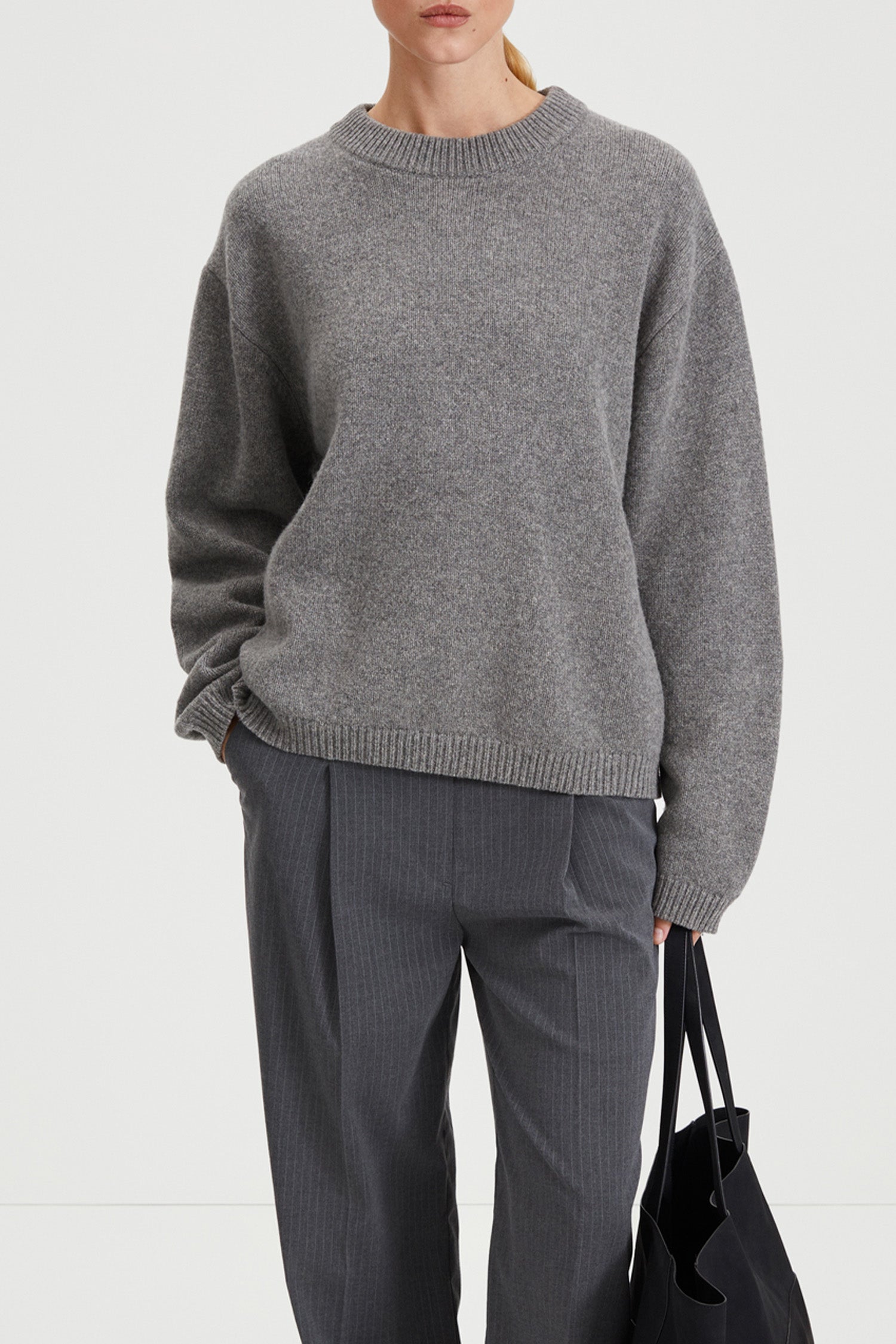grey knitted sweater stylein harlow close up
