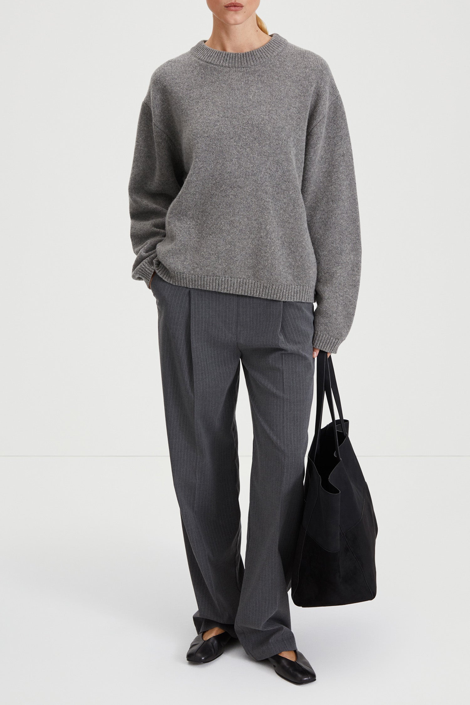 grey knitted sweater stylein harlow model image