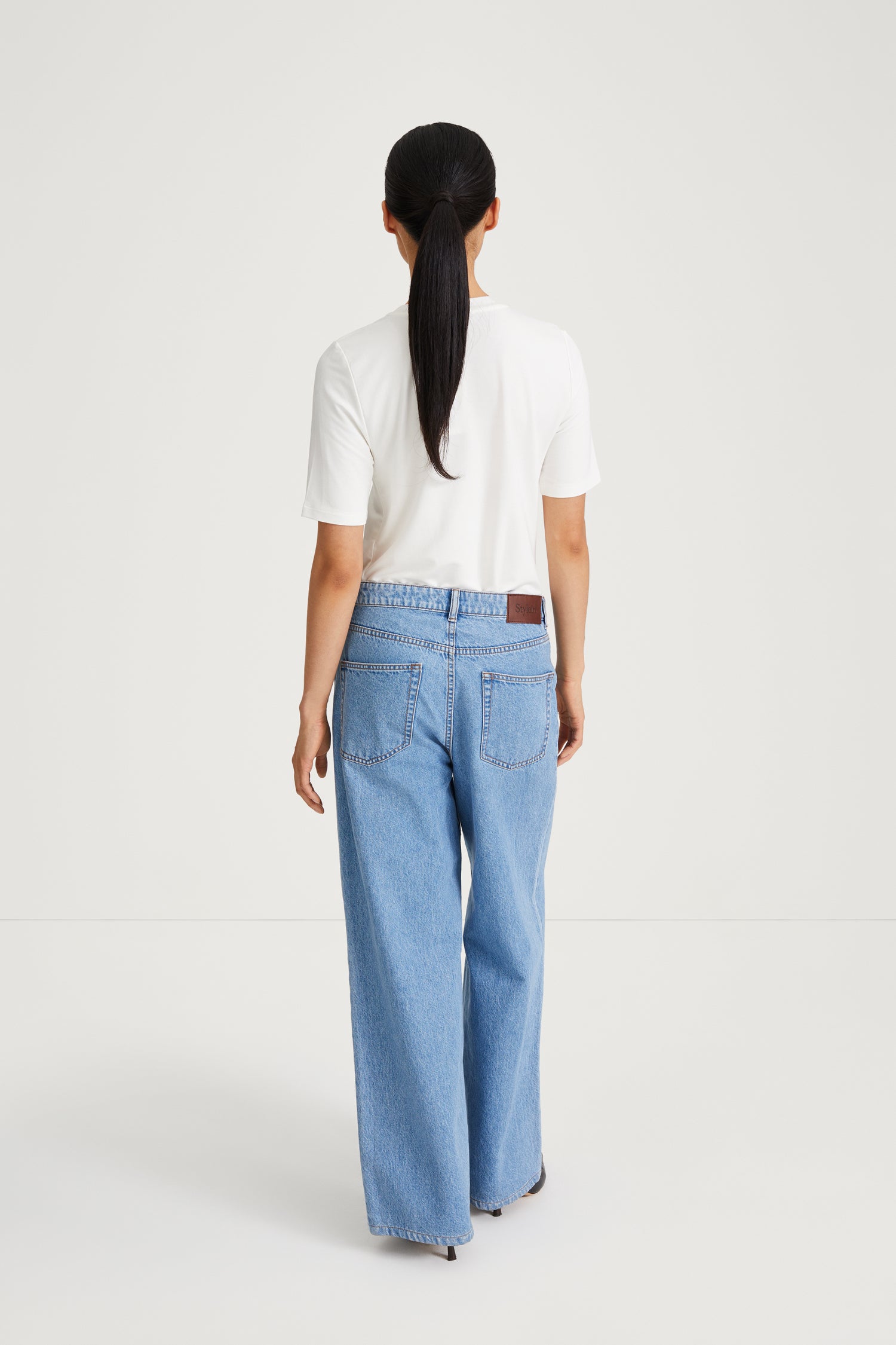 Kayne 90's blue wide leg denim stylein back image
