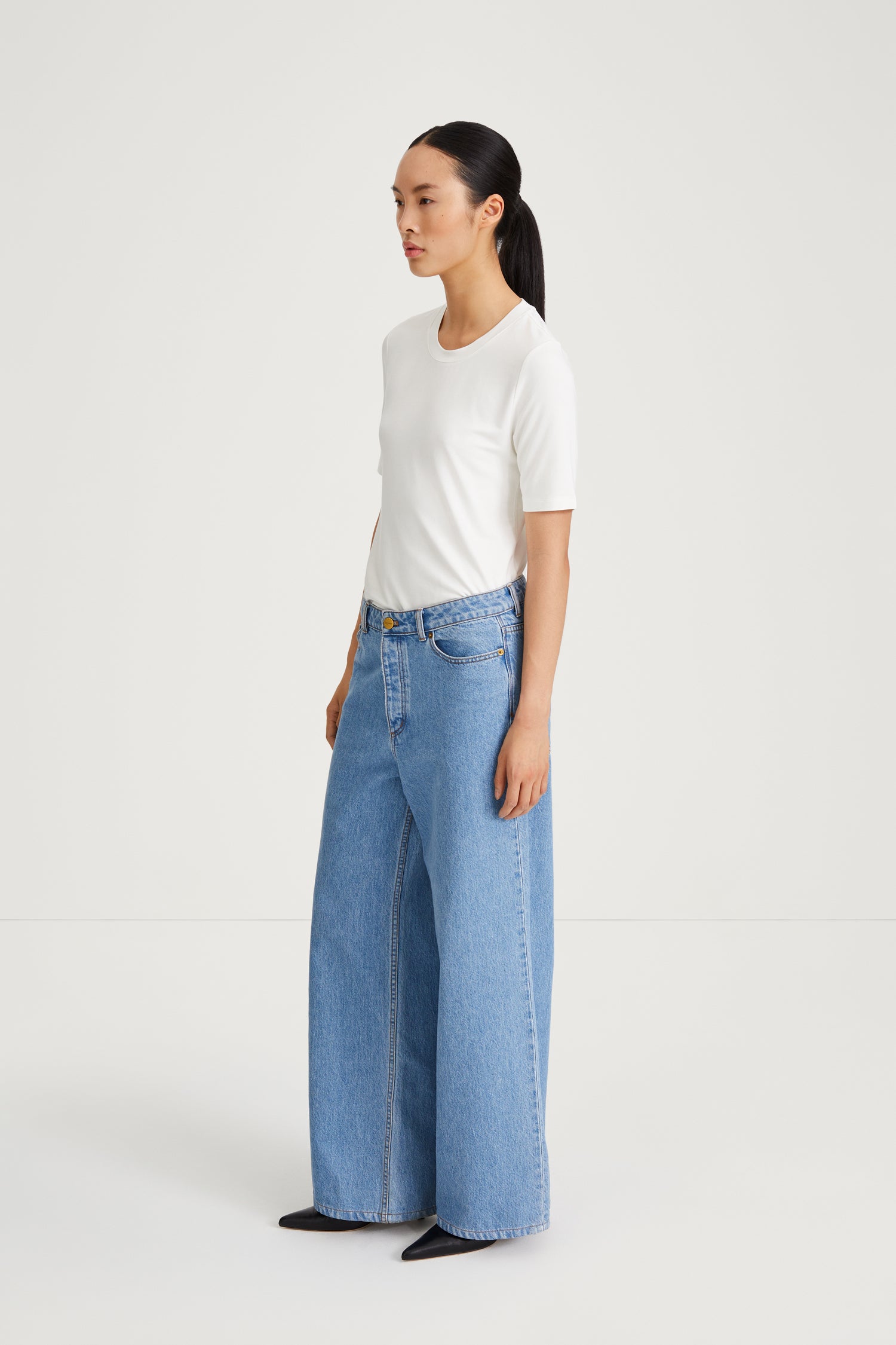 Kayne 90's blue wide leg denim stylein side image