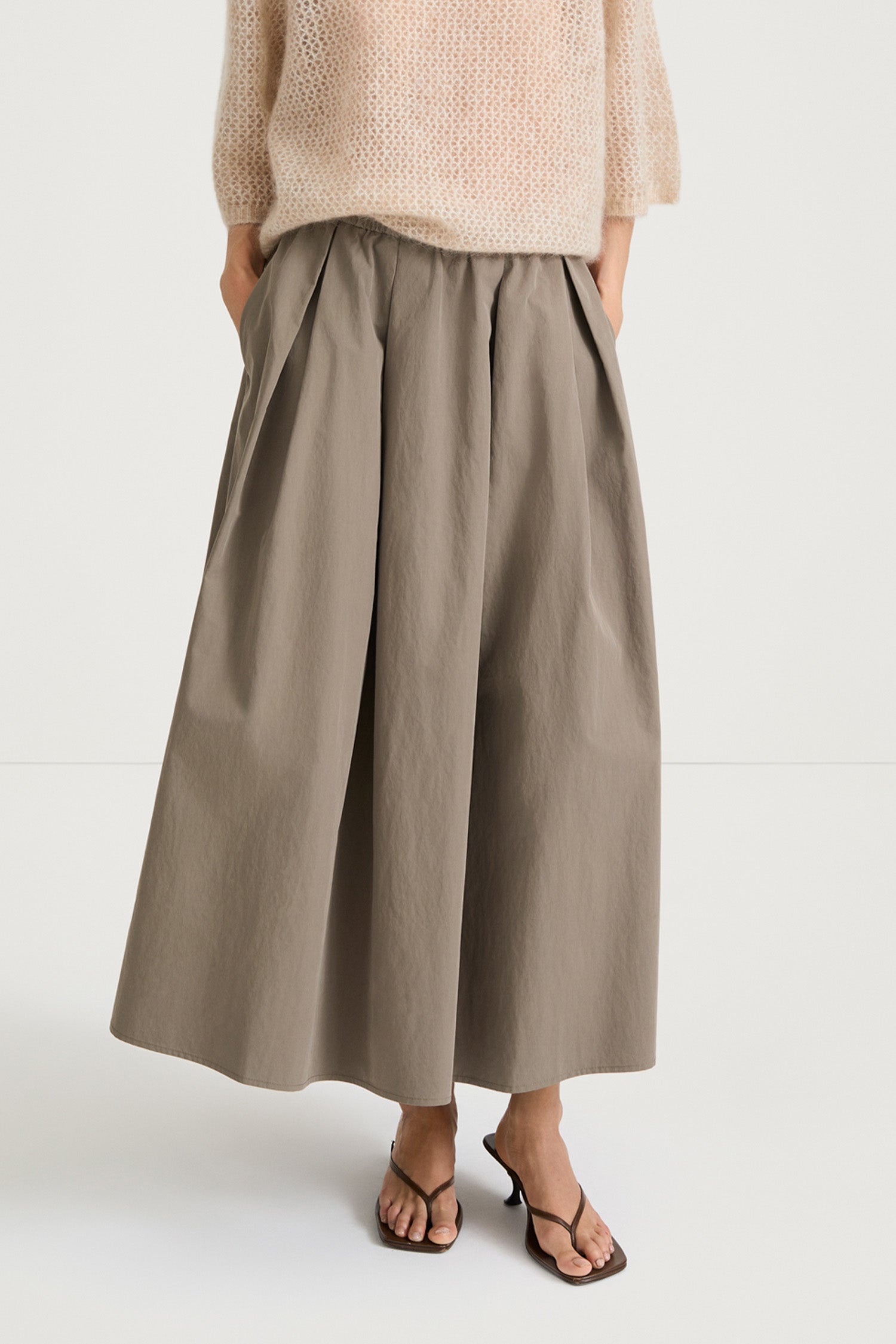 Mud khaki maxi trench skirt stylein sorina front close up model image