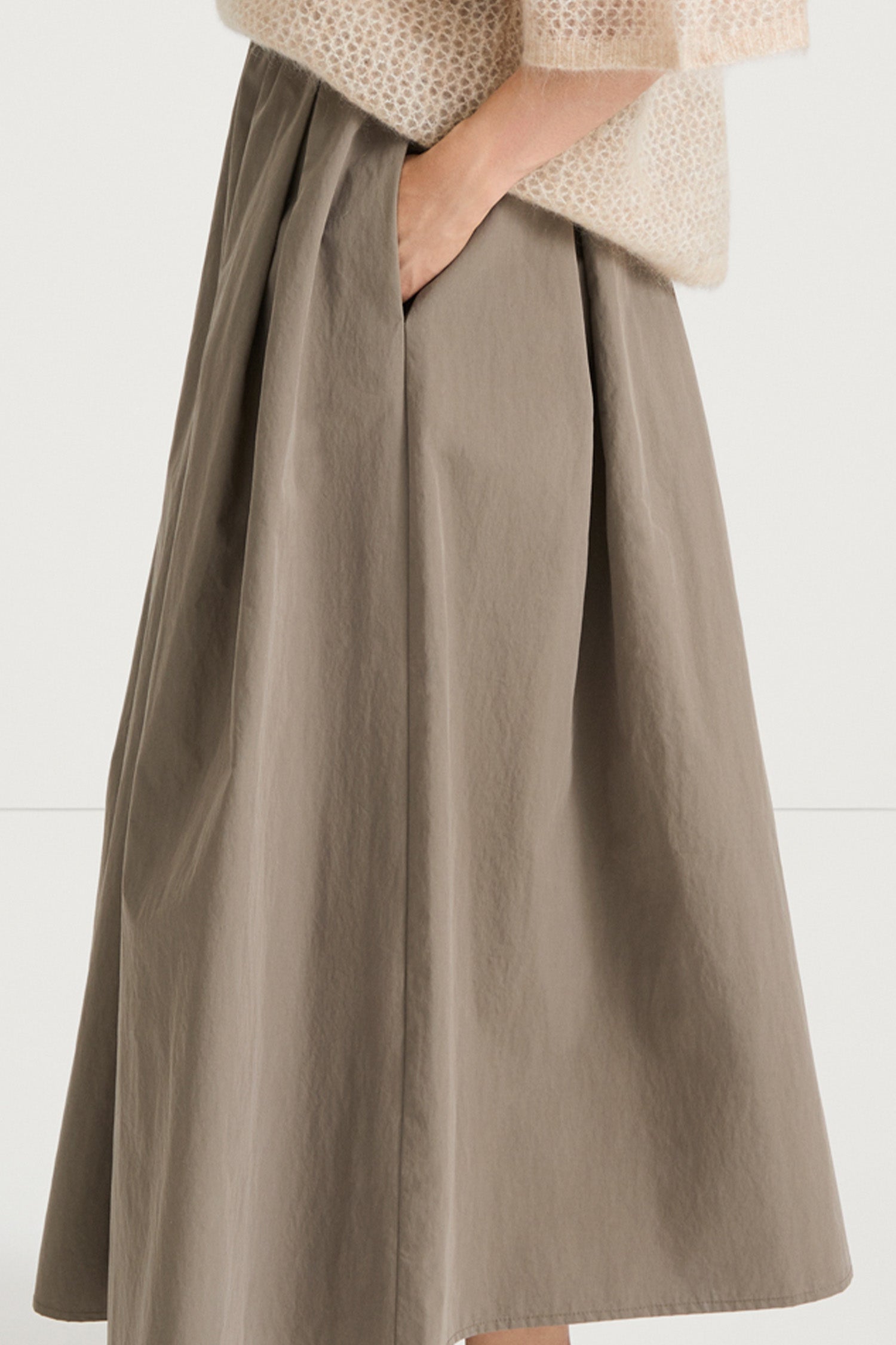 Mud khaki maxi trench skirt stylein sorina side close up model image