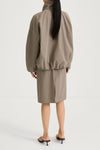 Khaki wind jacket stylein sarou back model image