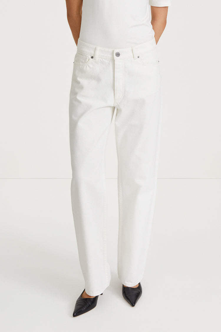 Kim denim loose fit mid waist voluminous overzised white stylein front image