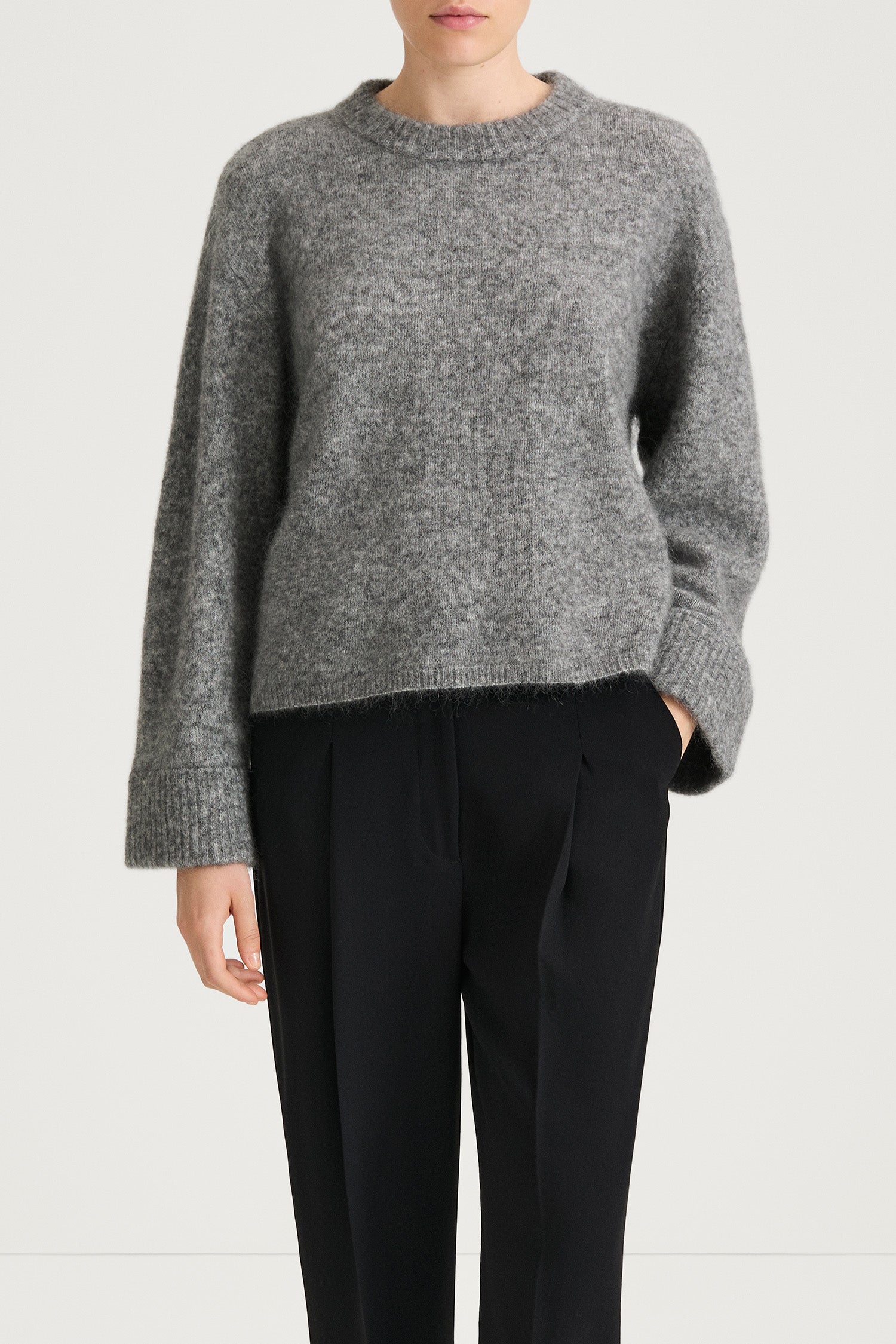 knitted grey cropped sweater stylein niclas short close up