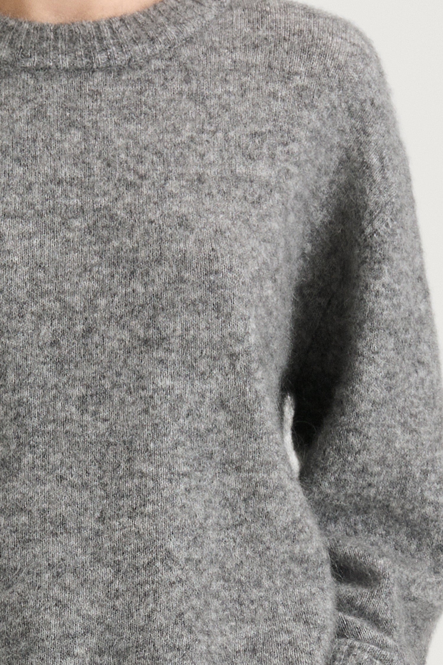 knitted grey cropped sweater stylein niclas short detail