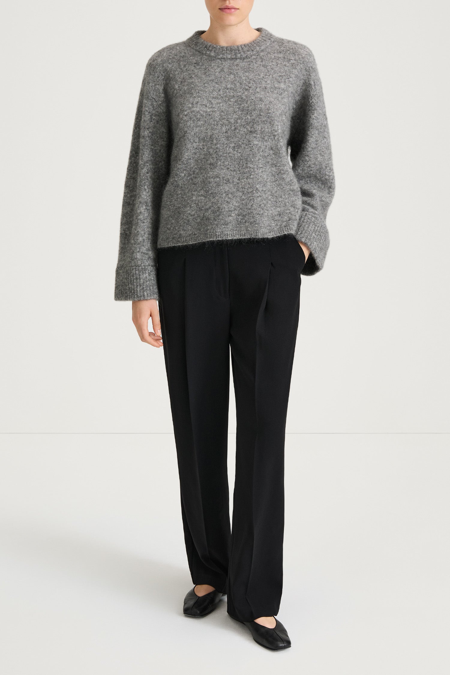 knitted grey cropped sweater stylein niclas short front