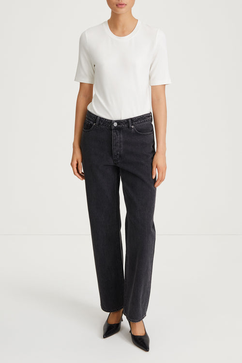 loose fit denim black stylein kim model image