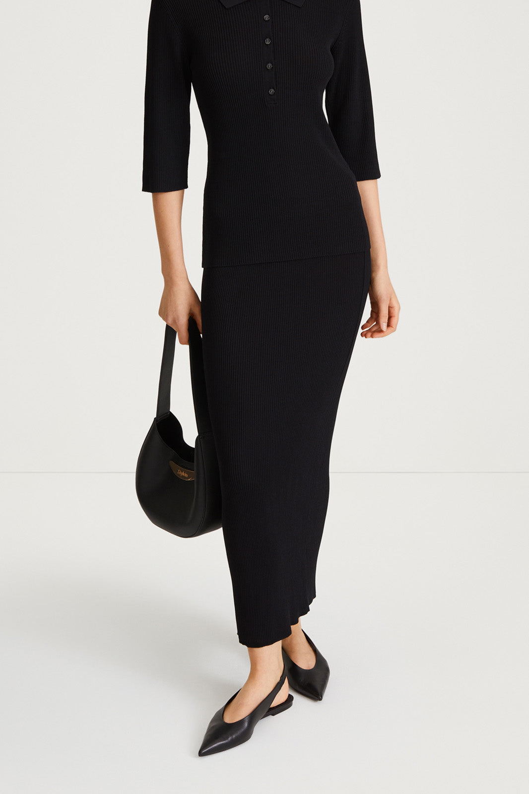 Pomerola skirt maxi fine knit black stylein front image 