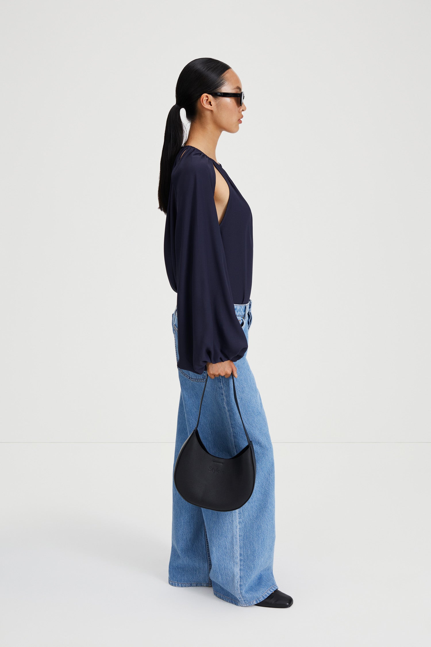 Maggiore blouse midnight navy cut out longsleeve stylein side image