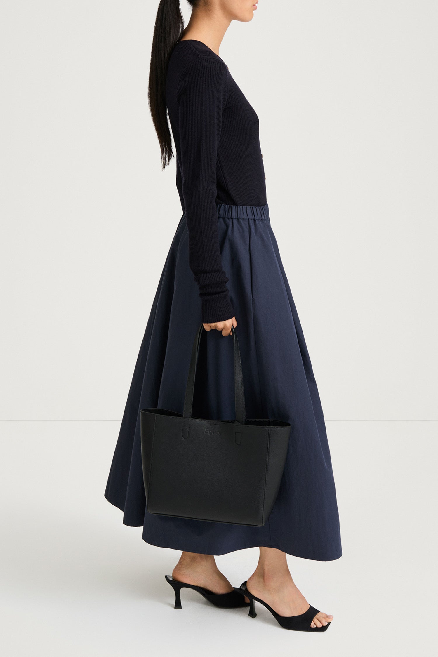 Navy maxi trench skirt navy stylein sorina side model image