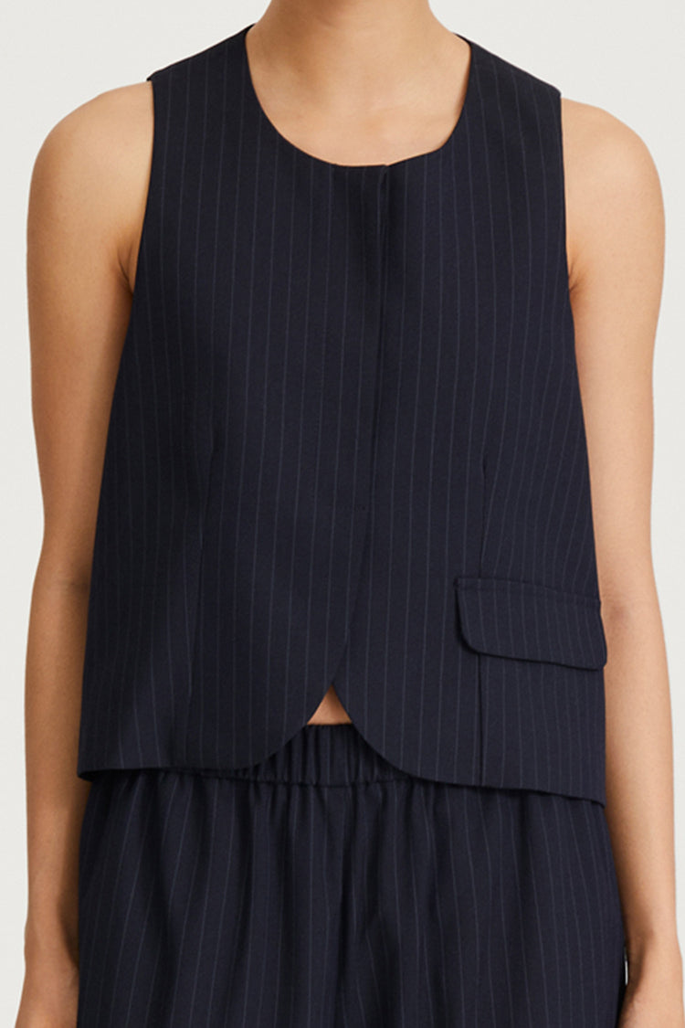 navy pinstripe vest stylein brixen detail
