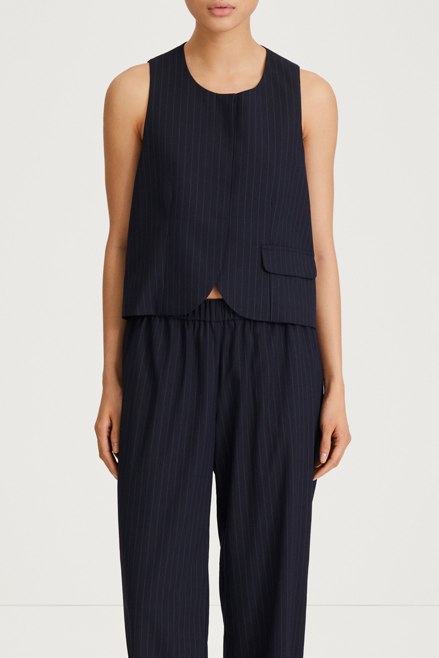 navy pinstripe vest stylein brixen close up
