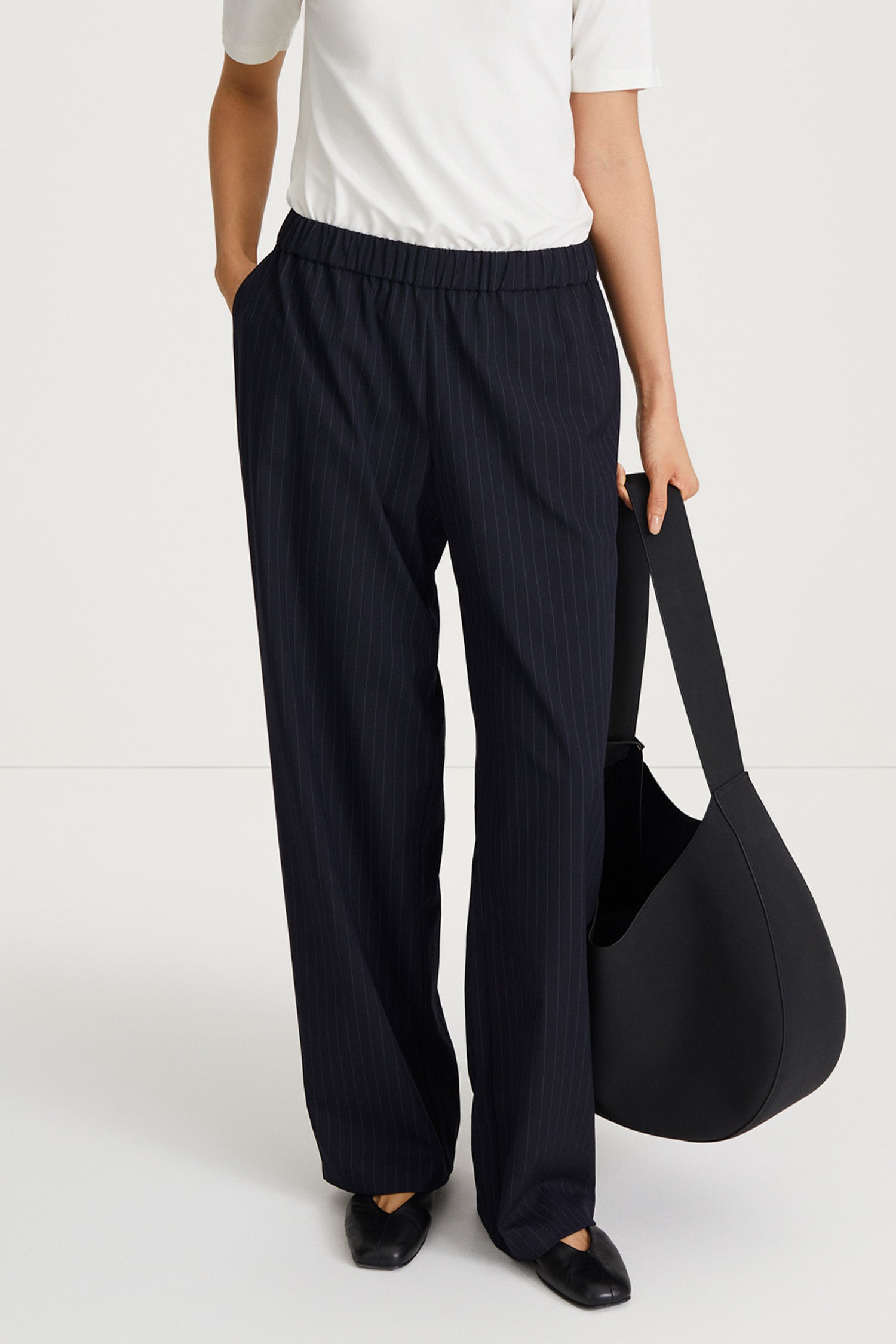 navy stripe trousers stylein belicia close up