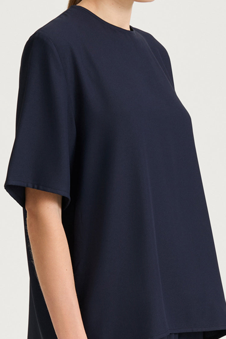 navy t-shirt blouse stylein martano side close up model image