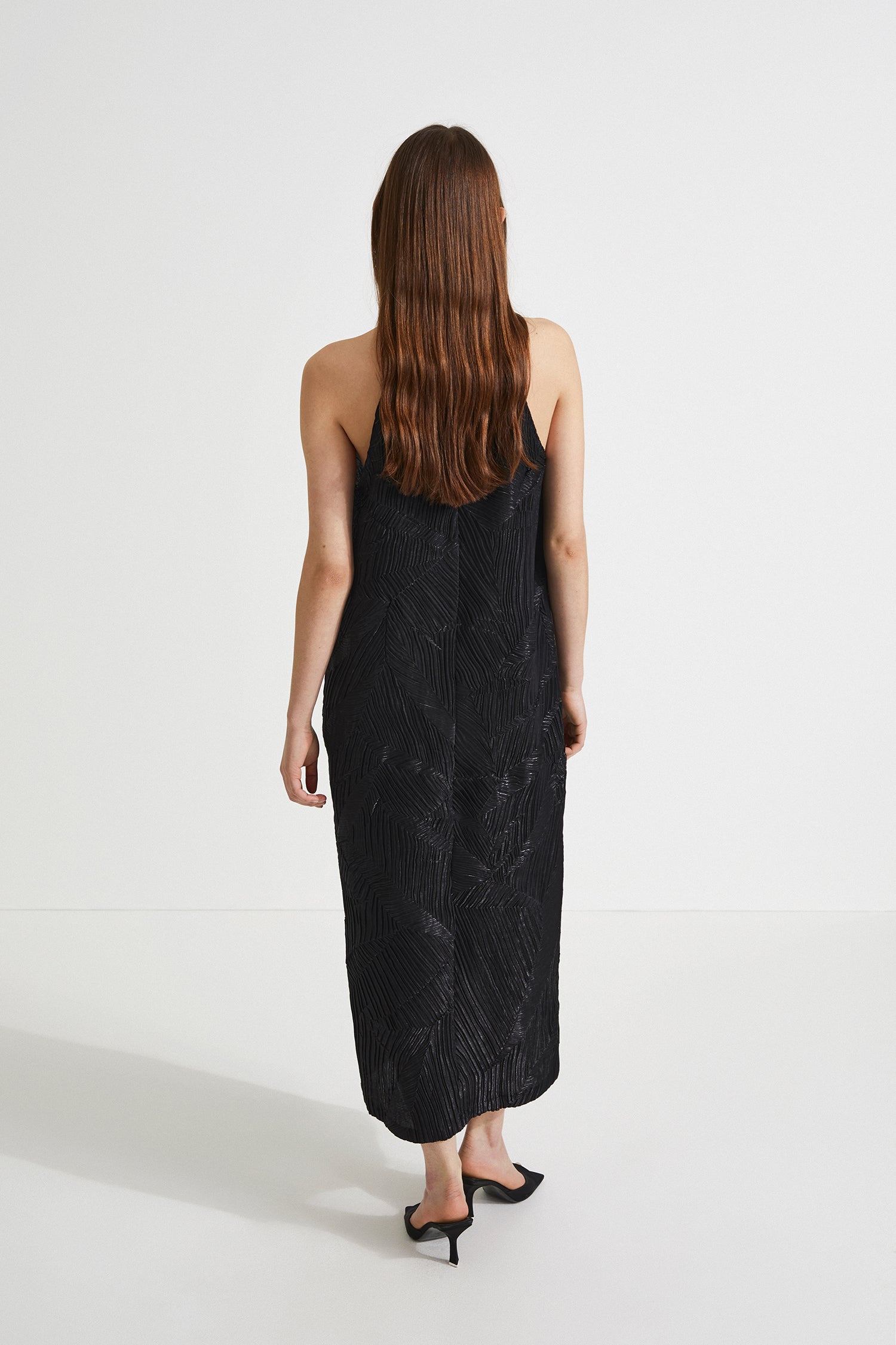 Ivonne dress ankle length slim tank crew neck pleated loosely fitted black stylein back image