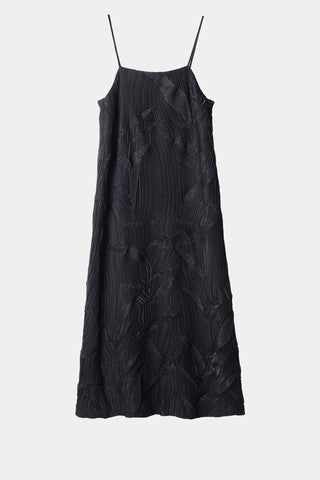 Ivrea dress ankle length crushed plisse fabric adjustable shoulder straps voluminous body black stylein packshot